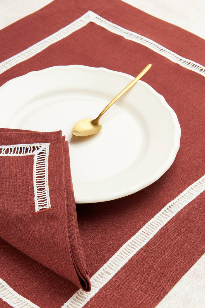 SET OF TWO BACCHETTA TRIM LINEN PLACEMATS & NAPKINS