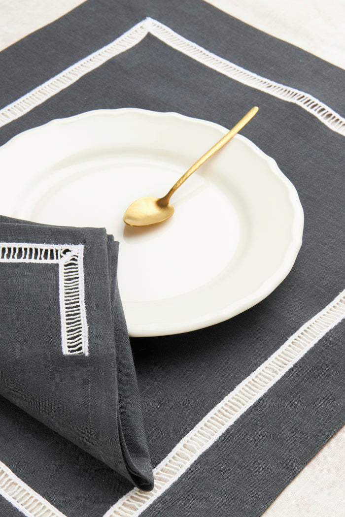 SET OF TWO BACCHETTA TRIM LINEN PLACEMATS & NAPKINS