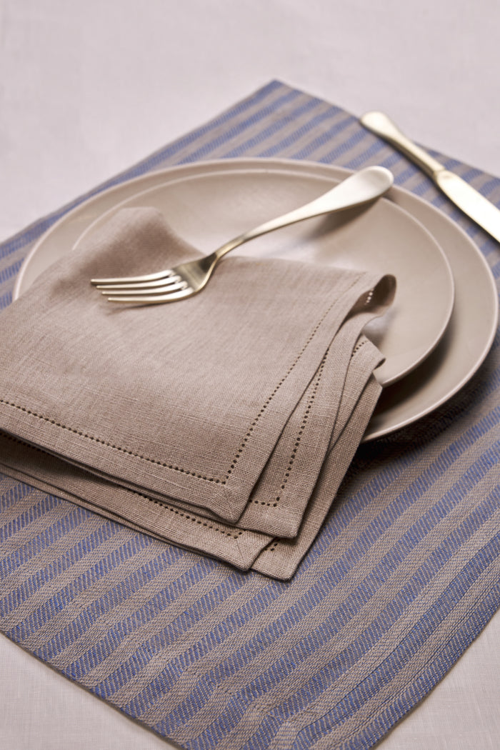 SET OF TWO LINEN PLACEMATS