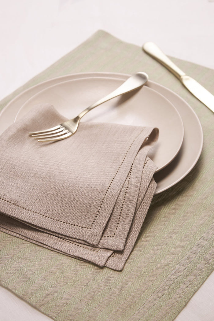 SET OF TWO LINEN PLACEMATS