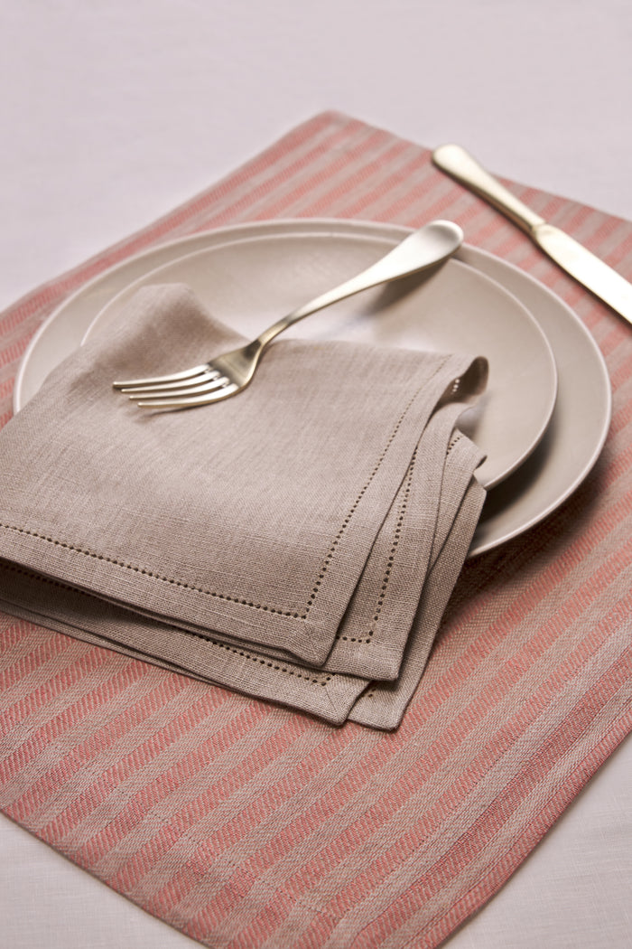 SET OF TWO LINEN PLACEMATS