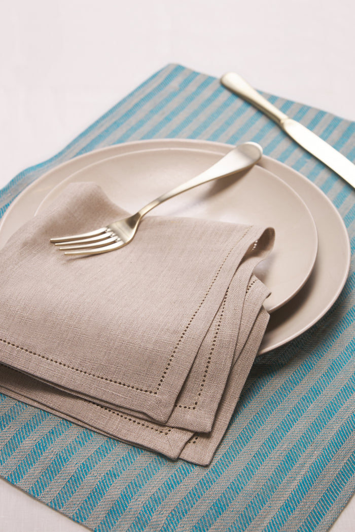 SET OF TWO LINEN PLACEMATS