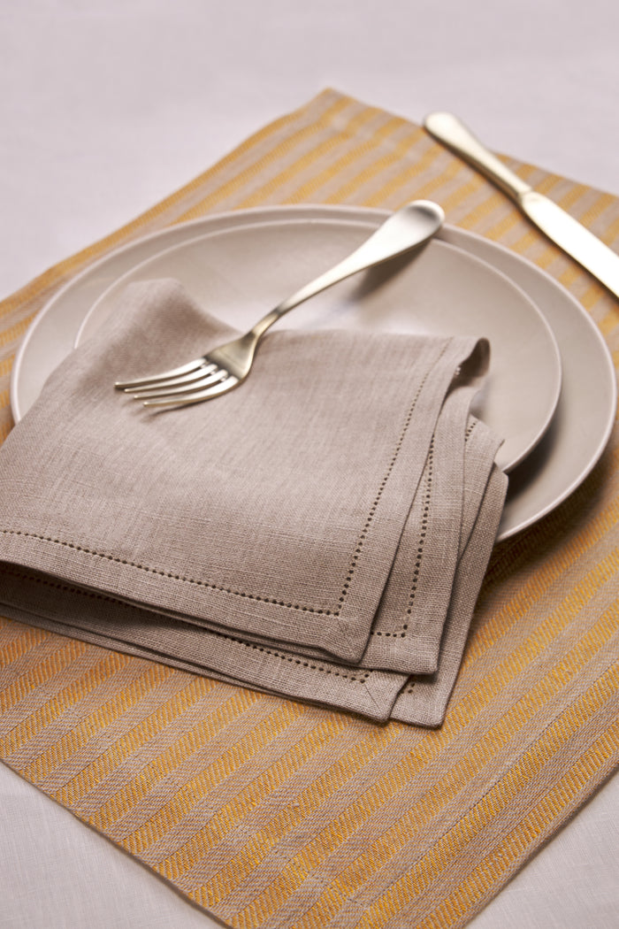 SET OF TWO LINEN PLACEMATS