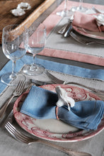 blue linen placemats and napkins