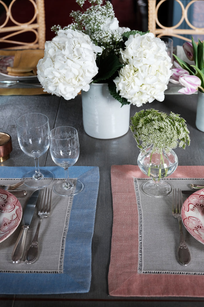 red linen placemats and napkins