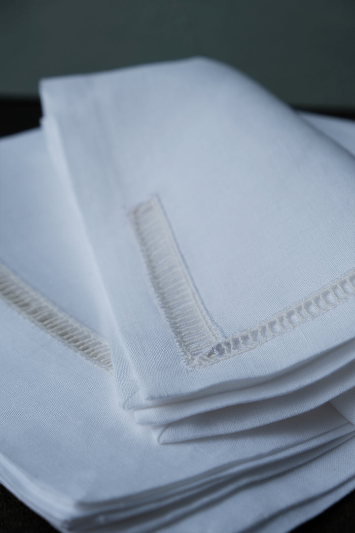 SET OF TWO ‘BACCHETTA’ TRIM LINEN NAPKINS