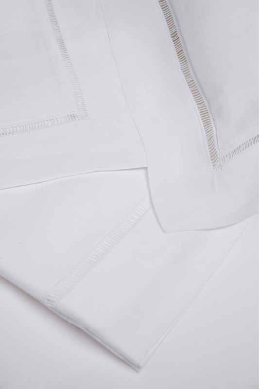 ‘BACCHETTA’ TRIM WHITE LINEN BED SET