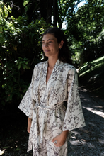 BELLA FLOWER MEADOW MOKA KIMONO