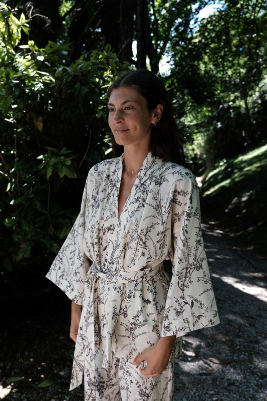 BELLA FLOWER MEADOW MOKA KIMONO