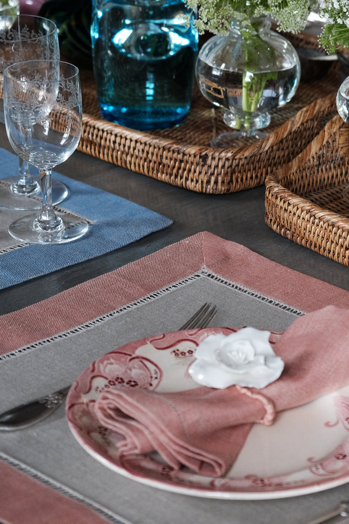 red linen placemats and napkins 