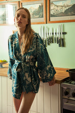 BELLA RESILK KIMONO