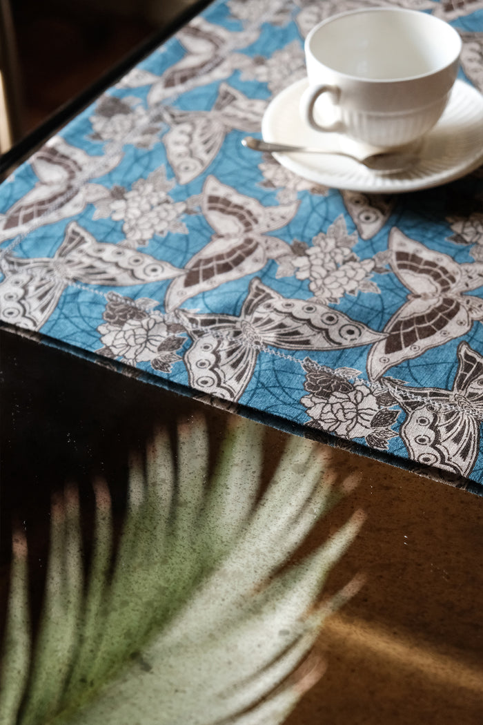 SET OF TWO PRINTED LINEN PLACEMATS